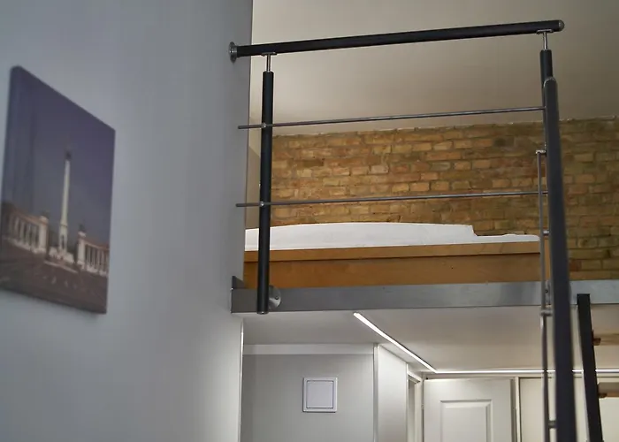 A32 | * بودابست