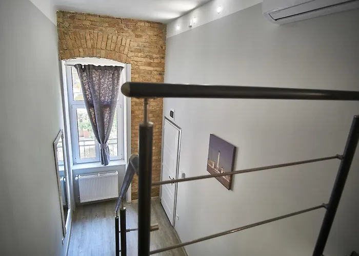 A32 | * بودابست