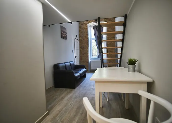 A32 | بودابست