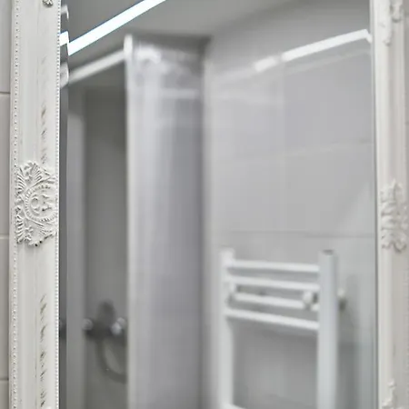 Apartment A32 | *